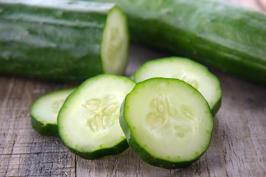 犬はきゅうりを食べても大丈夫 犬にきゅうりを与えるメリットと注意点 わんこラボ